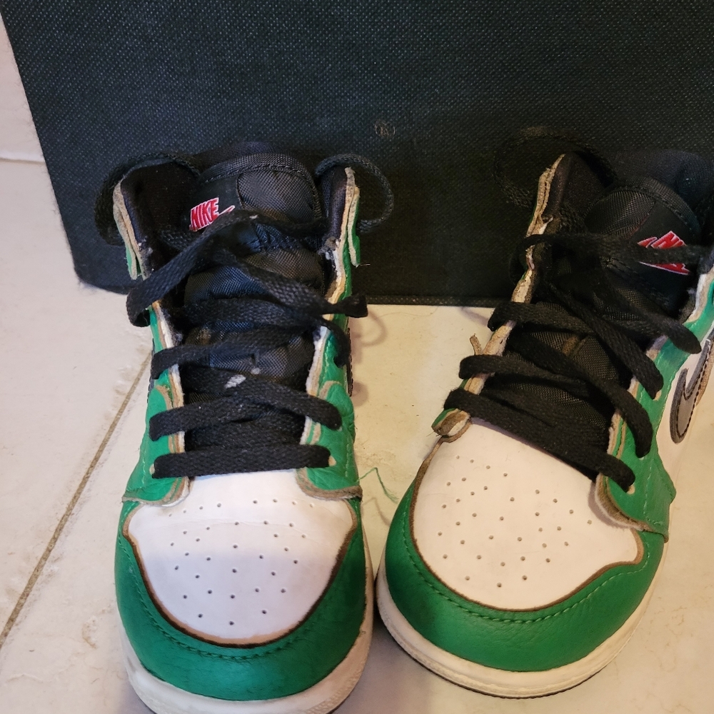 Jordan mid 1s 8c